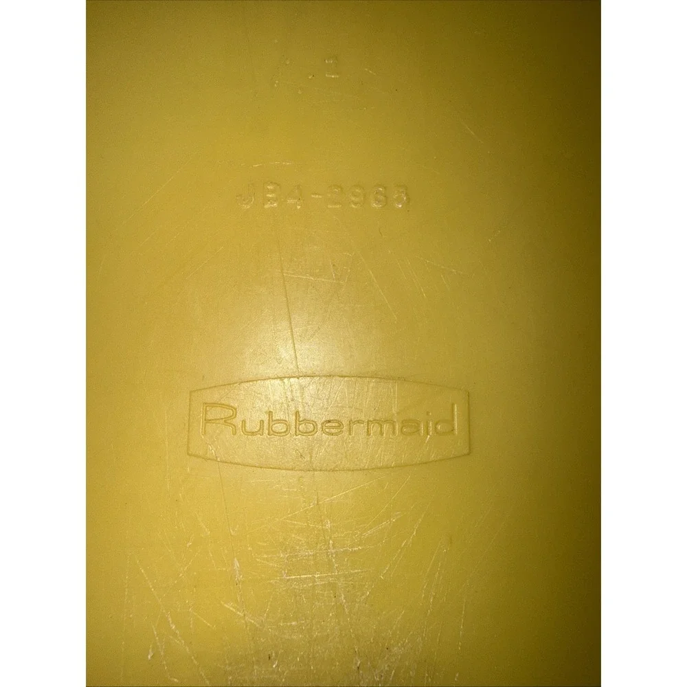 2 Vintage Rubbermaid Square/Rectangle Laundry Baskets 2972 Green & 2965 Mustard